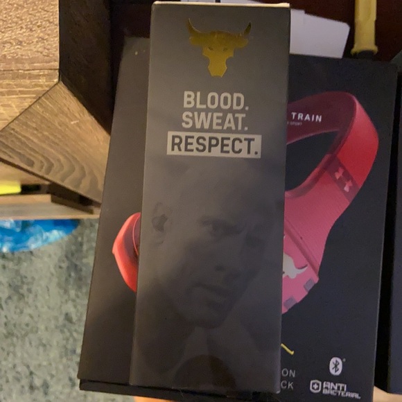 Project rock in ear wireless headphones - Picture 2 of 4